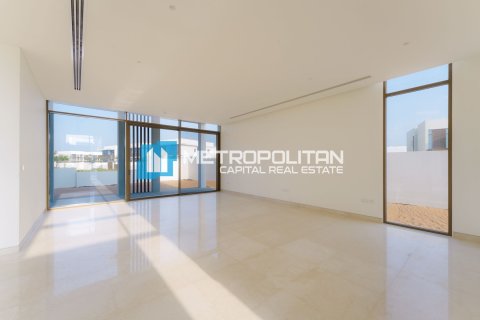 Villa en venta en Abu Dhabi, EAU 5 dormitorios, 1232.1 m2 № 690593 - foto 4