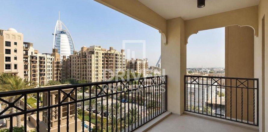 Apartament în Umm Suqeim, Dubai, EAU 4 dormitoare, 273.41 mp.  №761882