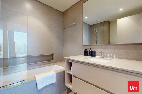Apartment til salg i Downtown Dubai (Downtown Burj Dubai), Dubai, UAE 2 soveværelser, 105.3 kvm № 722762 - foto 9