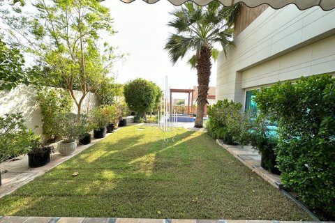 Huvila The Marina, Abu Dhabi, Arabiemiraatit 5 makuuhuonetta, 640.6 m2 № 557441