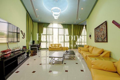 Vila v Emirates Hills, Dubai, SAE 7 spální, 1723.71947491 m2 č. 716132 - Fotografia 7