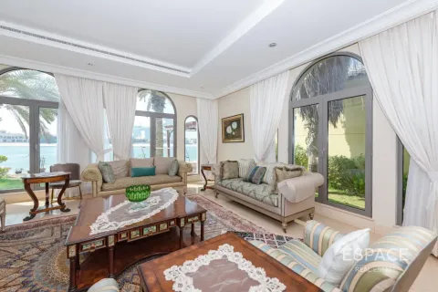 Villa te koop in Palm Jumeirah, Dubai, VAE 6 slaapkamers, 650 vr.m., nr 737997 - foto 2