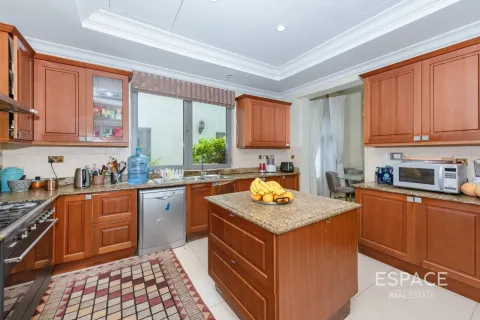 Villa te koop in Palm Jumeirah, Dubai, VAE 6 slaapkamers, 650 vr.m., nr 737997 - foto 4