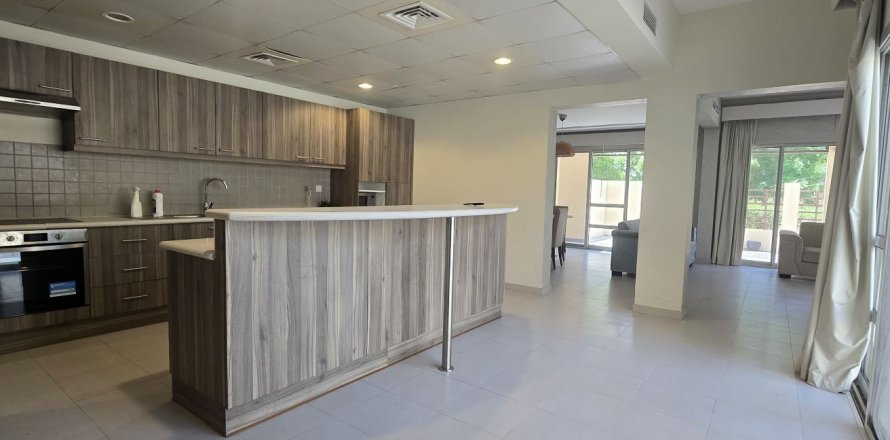 Rumah bandar di Ras Al Khaimah, UAE 3 bilik tidur, 302 meter persegi № 735150