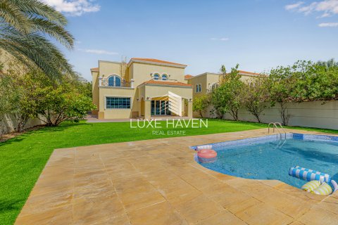 Villa in Jumeirah Park, Dubai, UAE 4 bedrooms, 402.73 sq.m. № 419230