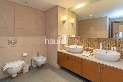 Appartement te huur in Palm Jumeirah, Dubai, VAE 2 slaapkamers, 161 vr.m., nr 626615 - foto 7