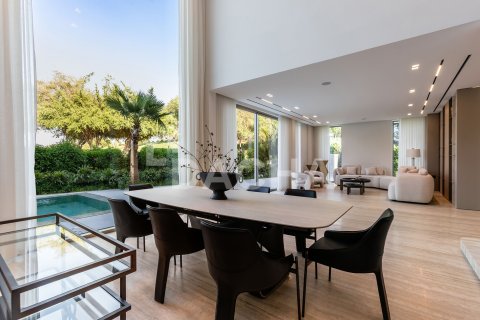 Вилла Jumeirah Islands, Дубай, БАӘ-да 5 жатын бөлмелер, 585 м² № 766077