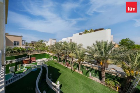 Villa para arrendamento em Dubai, EAU 8 quartos, 1723.7 m2 № 691259 - foto 3