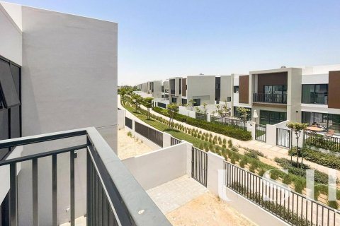 Villa in Dubai Land, Dubai, UAE 3 bedrooms, 161 sq.m. № 620646 - photo 11