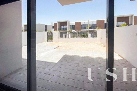 Villa in Dubai Land, Dubai, UAE 3 bedrooms, 161 sq.m. № 620646 - photo 10