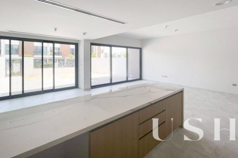 Villa in Dubai Land, Dubai, UAE 3 bedrooms, 161 sq.m. № 620646 - photo 9