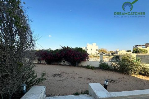 Villa in Al Hamra Village, Ras Al Khaimah, UAE 4 bedrooms, 462.9 sq.m. № 454538 - photo 7