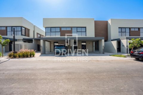 Villa in Dubai, UAE 3 bedrooms, 281.59 sq.m. № 762416