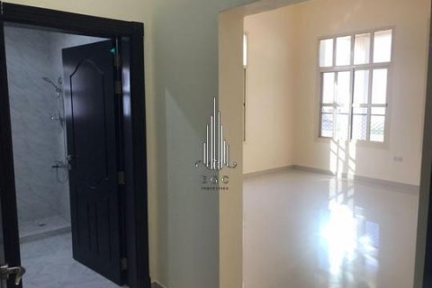 Villa zur Miete in Khalifa City, Abu Dhabi, VAE 7 Schlafzimmer, 2090.3 m2 Nr. 521164 - Foto 12