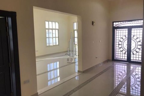 Villa zur Miete in Khalifa City, Abu Dhabi, VAE 7 Schlafzimmer, 2090.3 m2 Nr. 521164 - Foto 10