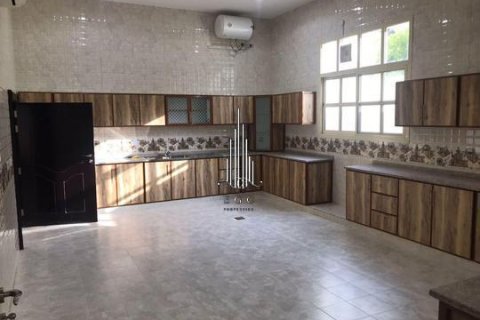 Villa zur Miete in Khalifa City, Abu Dhabi, VAE 7 Schlafzimmer, 2090.3 m2 Nr. 521164 - Foto 16