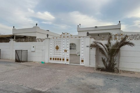 Вілла в Seih Al Ghubb, Рас-эль-Хайма, ОАЕ 5 спалень, 929м2 № 735245