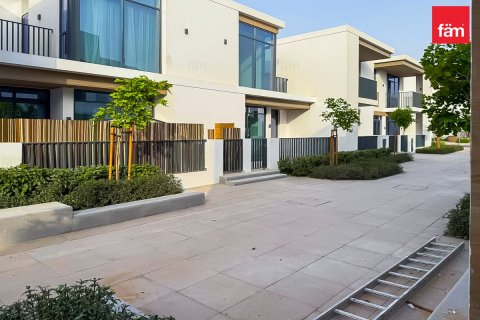 Vilă de închiriat în Dubai, EAU 3 dormitoare, 125 mp. №739800 - poză 14