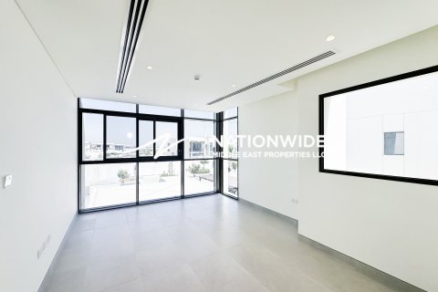 Villa en venta en Abu Dhabi, EAU 4 dormitorios, 780 m2 № 591605 - foto 12