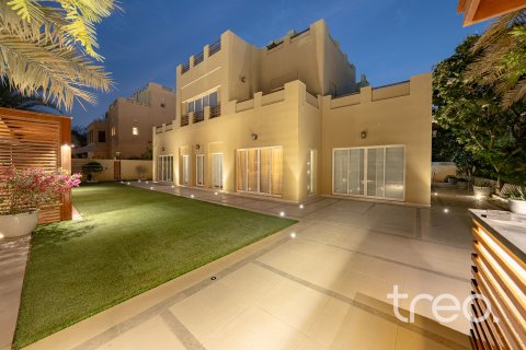 Villa in Arabian Ranches, Dubai, UAE 7 bedrooms, 505.67 sq.m. № 753618