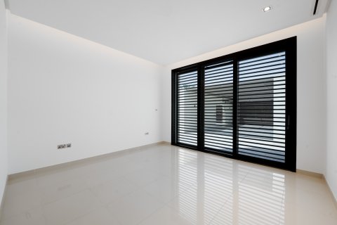 Villa in Shakhbout City, Abu Dhabi, UAE 6 bedrooms, 2157.91 sq.m. № 750411 - photo 11
