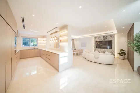 Villa asukohaga The Lakes, Dubai, AÜE: 3 magamistoaga, 245 m² Nr 738062