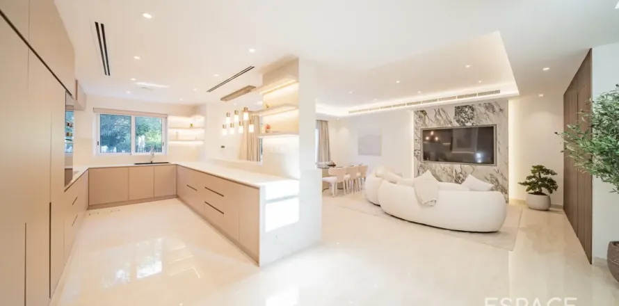 Villa i The Lakes, Dubai, UAE 3 soveværelser, 245 kvm № 738062