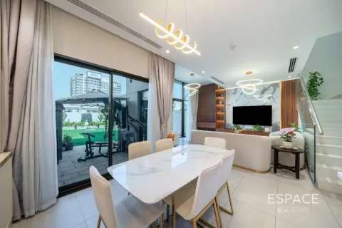 Vila v Al Furjan, Dubai, SAE 3 spálne, 244 m2 č. 737779 - Fotografia 3