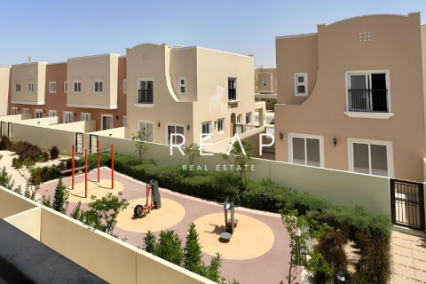 Vila u gradu Dubai Land, Dubai, UAE 4 spavaće sobe, 237 m2 Br. 499487