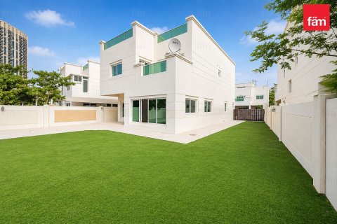 Villa para arrendamento em Dubai, EAU 4 quartos, 501.5 m2 № 738943 - foto 2