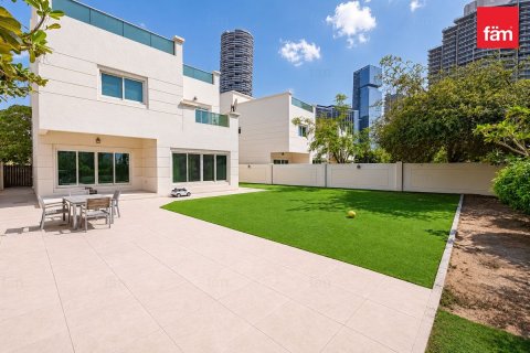 Villa em Dubai, EAU 4 quartos, 501.5 m2 № 738943