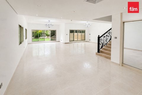 Villa para arrendamento em Dubai, EAU 4 quartos, 501.5 m2 № 738943 - foto 5