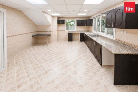 Villa para arrendamento em Dubai, EAU 4 quartos, 501.5 m2 № 738943 - foto 9