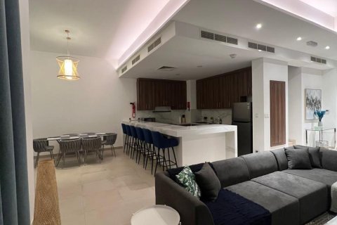 Ras Al Khaimah, BAE’de satılık sıra ev 3 yatak odası, 305 m&sup2; No 734745 - fotoğraf 8