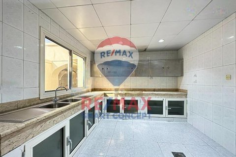 Villa à louer à Airport Road, Abu Dhabi, EAU 4 chambres, 443.1 m2 № 532237 - photo 11
