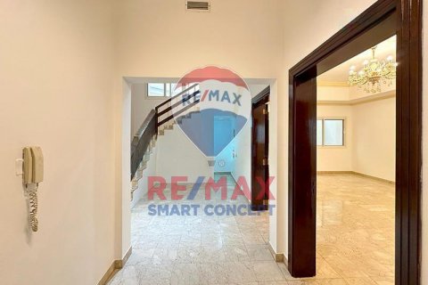 Villa à louer à Airport Road, Abu Dhabi, EAU 4 chambres, 443.1 m2 № 532237 - photo 3