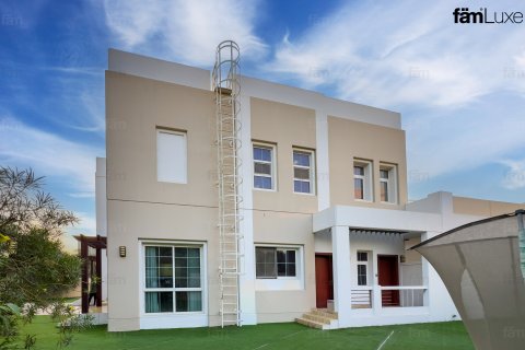 Vila u gradu Dubai, UAE 3 spavaće sobe, 574.9 m2 Br. 660508 - Slika 12