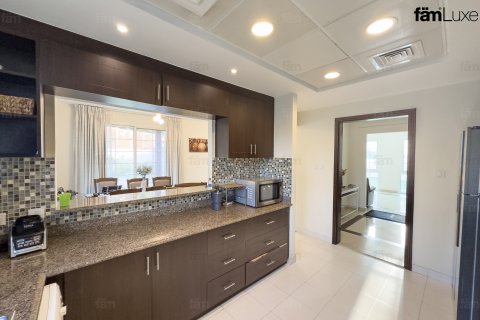 Vila u gradu Dubai, UAE 3 spavaće sobe, 574.9 m2 Br. 660508 - Slika 9