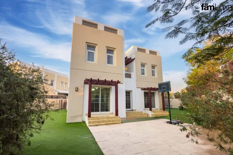 Villa in Dubai, VAE: 3 Schlafzimmer, 574.9 m2 Nr. 660508