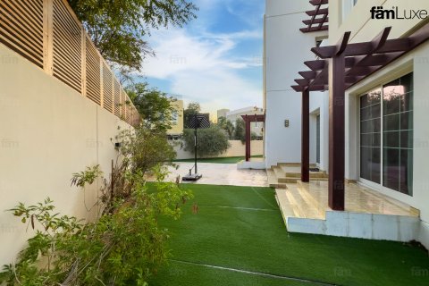 Vila u gradu Dubai, UAE 3 spavaće sobe, 574.9 m2 Br. 660508 - Slika 20