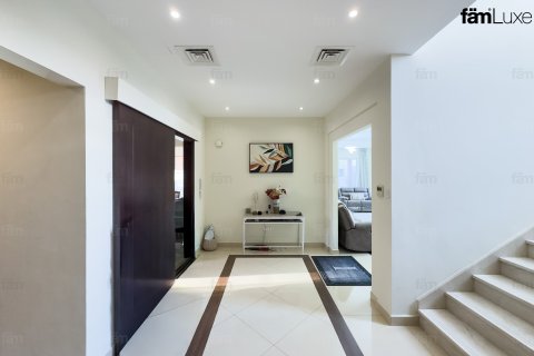 Vila u gradu Dubai, UAE 3 spavaće sobe, 574.9 m2 Br. 660508 - Slika 5