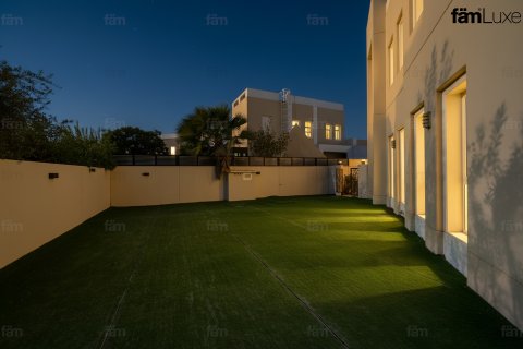 Vila u gradu Dubai, UAE 3 spavaće sobe, 574.9 m2 Br. 660508 - Slika 7