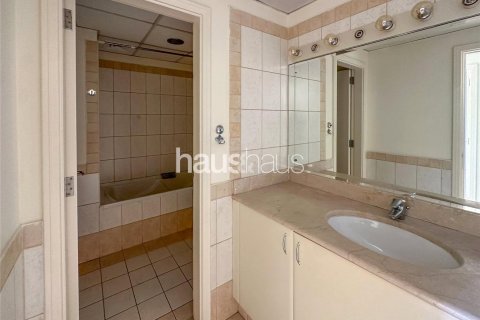 Vila v The Lakes, Dubai, SAE 3 spálne, 257 m2 č. 626631 - Fotografia 8