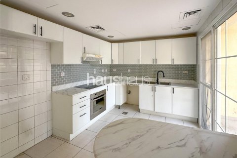 Vila v The Lakes, Dubai, SAE 3 spálne, 257 m2 č. 626631 - Fotografia 10