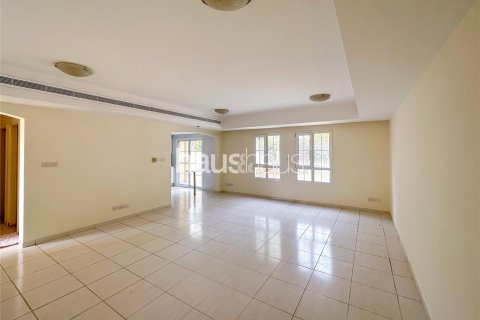 Vila v The Lakes, Dubai, SAE 3 spálne, 257 m2 č. 626631 - Fotografia 3