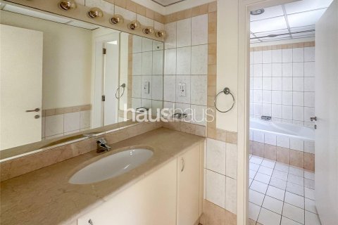 Vila v The Lakes, Dubai, SAE 3 spálne, 257 m2 č. 626631 - Fotografia 9