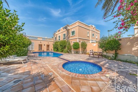 Villa a Umm Suqeim, Dubai, EAU 4 camere da letto, 1840.04 mq. № 755295