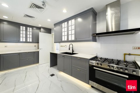 Villa in Dubai, UAE 4 bedrooms, 468.5 sq.m. № 753270 - photo 14