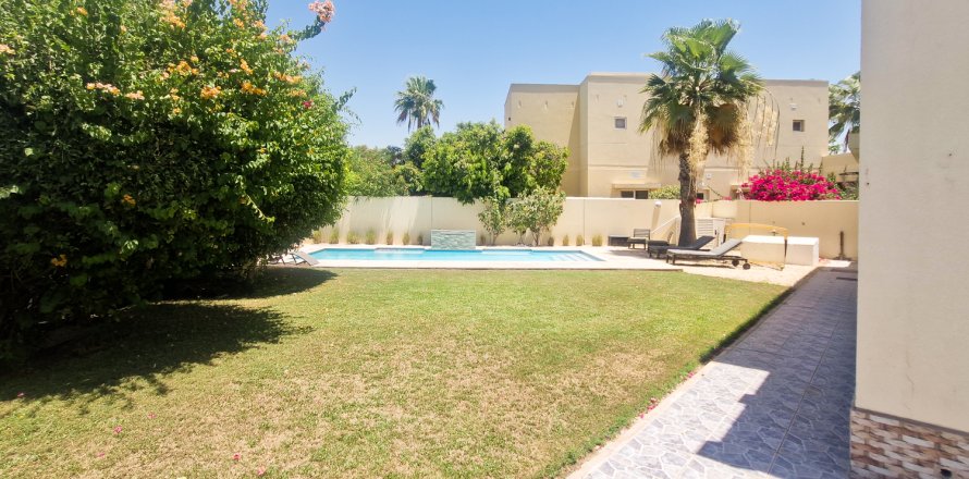 ویلا در Meadows، Dubai ، امارات متحده عربی 6 خوابه ، 796.56 متر مربع.  شماره 750216