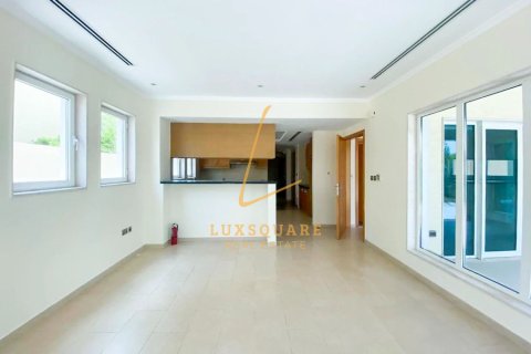 Villa in Jumeirah Park, Dubai, UAE 3 bedrooms, 700 sq.m. № 726144 - photo 3